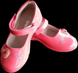 Детски   лачени обувки със сърчица